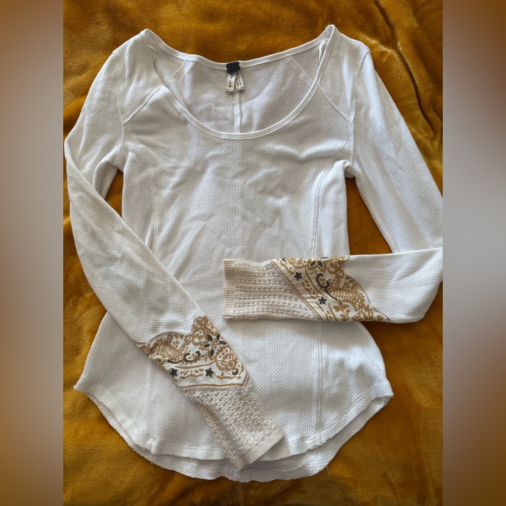 We The Free White and Gold Henley long sleeve top Sz Large Crochet NWOT